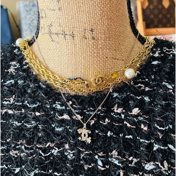 Chanel classic Gold Tone Timeless CC Crystal Pendant Necklace - Picture 3 of 15